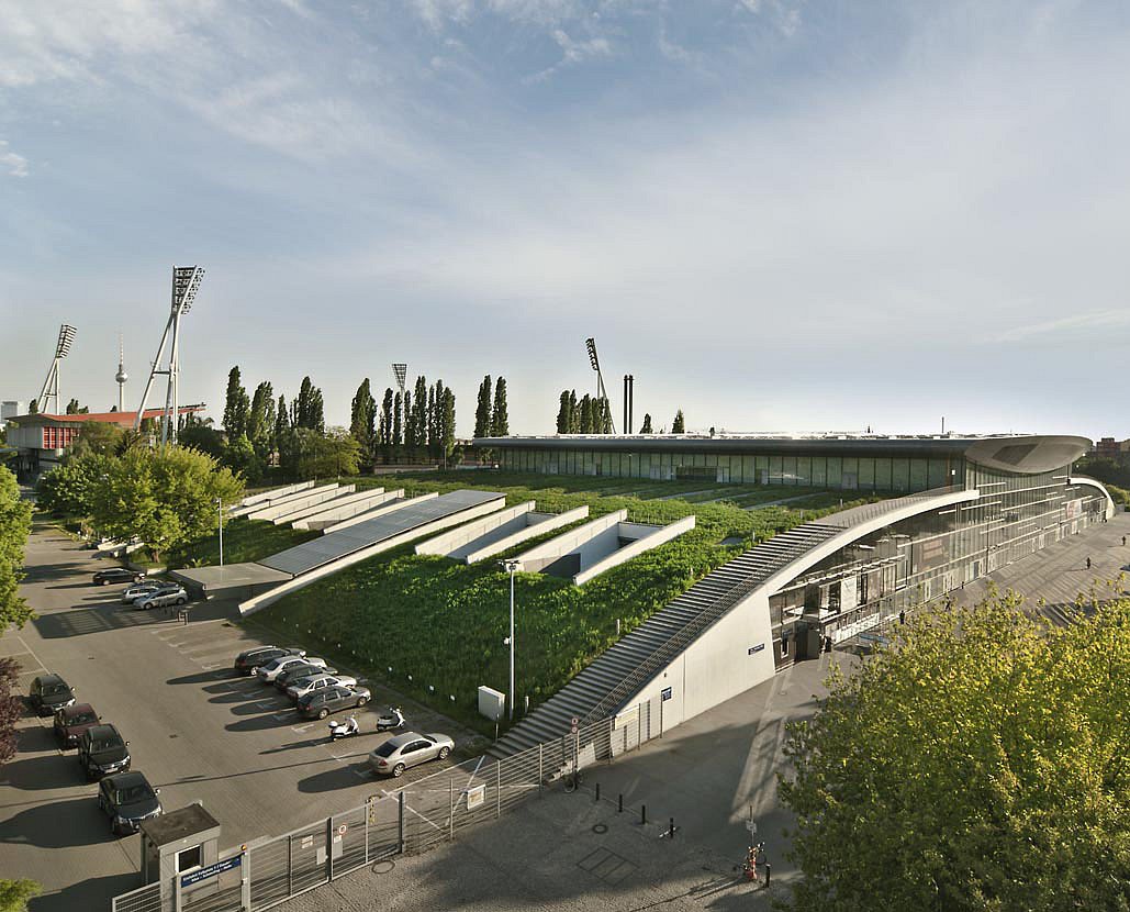 The green roof of the Max-Schmeling-Halle.